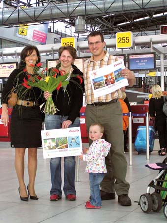 Lenka Viková (vlevo) s manželi Hákovými Lenka Viková (vlevo) s manželi Hákovými