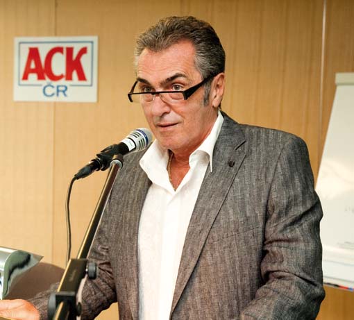 Staronový předseda ACK ČR Viliam Sivek hovoří k účastníkům Valného shromáždění Staronový předseda ACK ČR Viliam Sivek hovoří k účastníkům Valného shromáždění