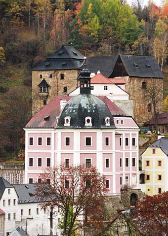 Hrad a zámek Bečov nad Teplou. Právě tady byl před 25 lety znovuobjeven románský skvost Hrad a zámek Bečov nad Teplou. Právě tady byl před 25 lety znovuobjeven románský skvost