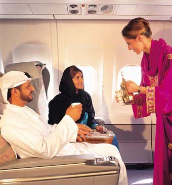 Velkou část ze stovek ocenění Emirates představují ta za kvalitu palubního servisu Velkou část ze stovek ocenění Emirates představují ta za kvalitu palubního servisu