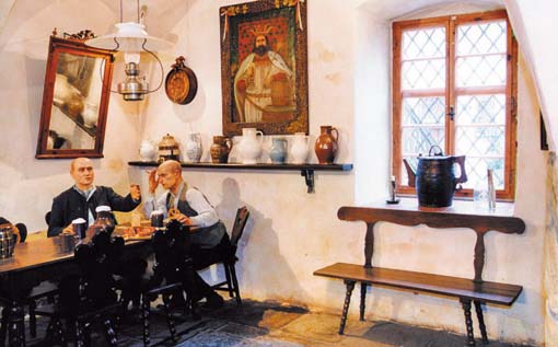 Expozice historické hospody v Pivovarském muzeu v Plzni Expozice historické hospody v Pivovarském muzeu v Plzni