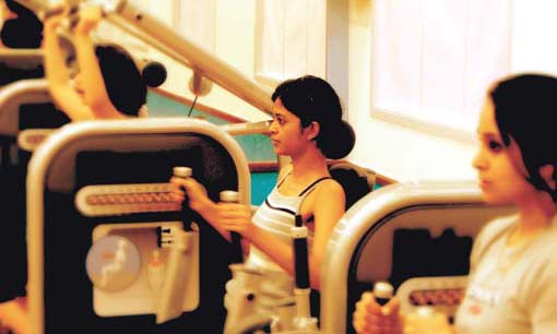 Fitness se začíná přesouvat z obřích tělocvičen do komornějších salonů