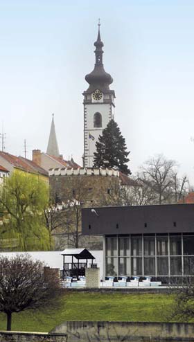 Plavecký stadion nabízí dva bazény, z toho jeden dětský Plavecký stadion nabízí dva bazény, z toho jeden dětský