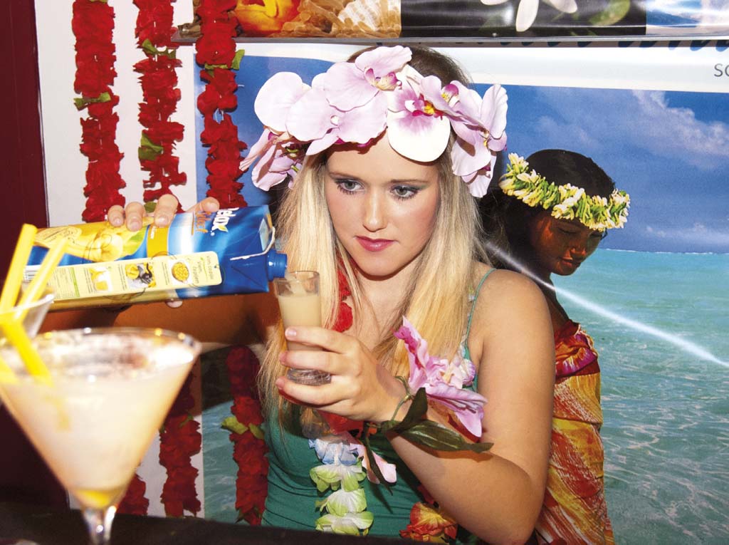 			O zkušenosti z cesty na Tahiti se podělila také herečka Kateřina Macháčková			