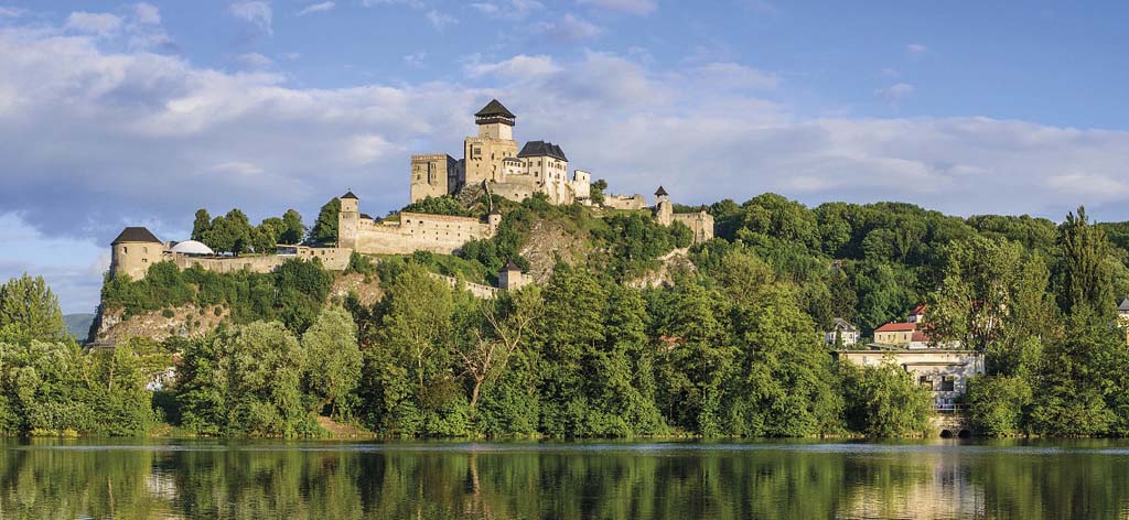 			Trenčiansky hrad – perla na Váhu, autor Stanislav Hladký			