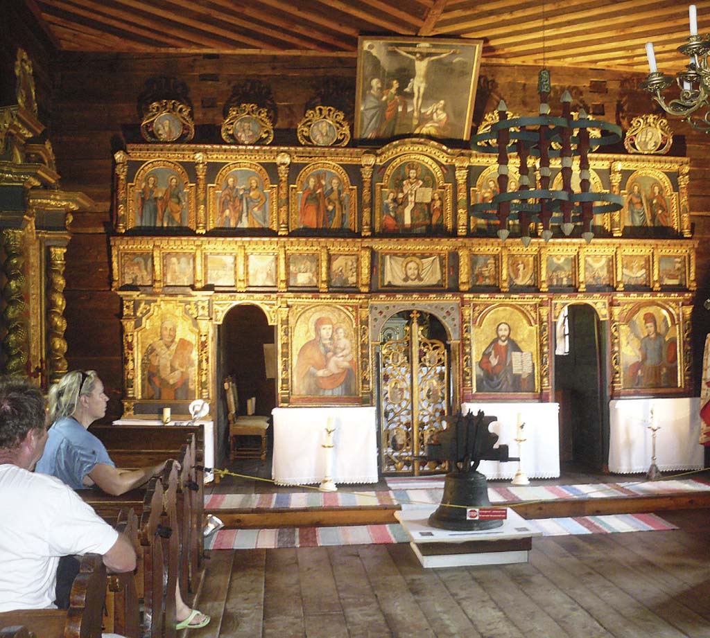 			Interiér dřevěného kostela ve skanzenu ve Staré Lubovni			