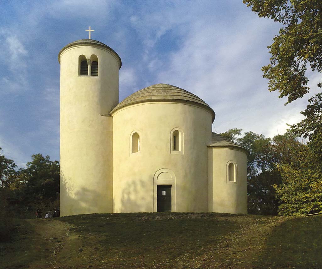 			Rotunda na vrcholu hory Říp			