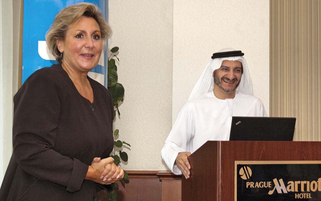  Michelle Pétermann a Saleh Mohamed Al Geziry během pražské tiskové konference 