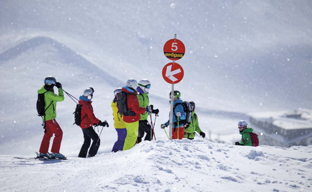  Jen v Tyrolsku je více než 70 lyžařských středisek a 5 200 kilometrů sjezdovek. SKI SAFARI průvodce, kterého naše redakce v zimní sezoně 2014 vyzkoušela, zná většinu z nich a na všechny vás doprovodí 