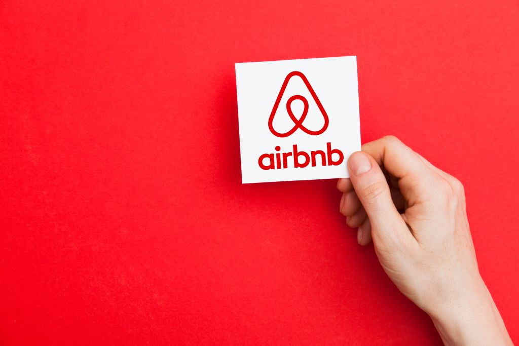 Zprostředkovatelé turistického ubytování v soukromí formou digitálních platforem typu Airbnb zřejmě budou povinni sdílet s českými úřady informace o uzavřených smlouvách