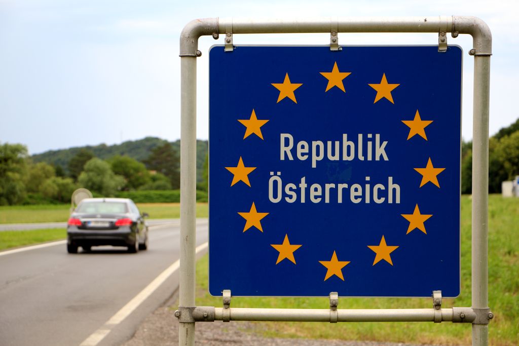 Rakousko kvůli nárůstu počtu případů COVID-19 zesílí kontroly na hranicích s Maďarskem a Slovinskem