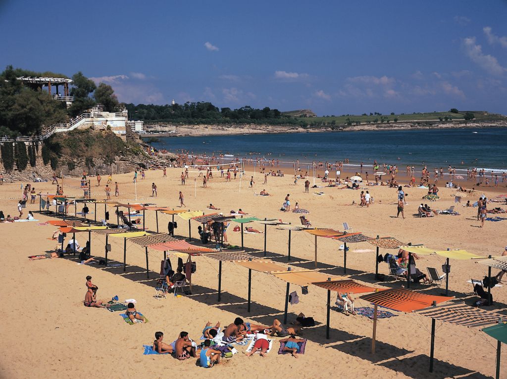 Pláž v Santanderu v Kantábrii na severu Španělska