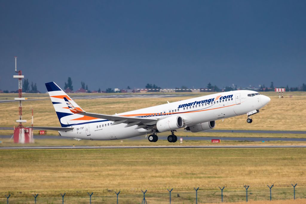 Letecká společnost Smartwings a cestovní kanceláře Exim Tours a CK Fischer, členové skupiny DER Touristik Eastern Europe, podepsaly smlouvu na zajišťovaní letecké přepravy pro další tři roky