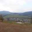 Pohled ze sjezdovky na obec Mladé Buky