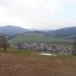 Pohled ze sjezdovky na obec Mladé Buky
